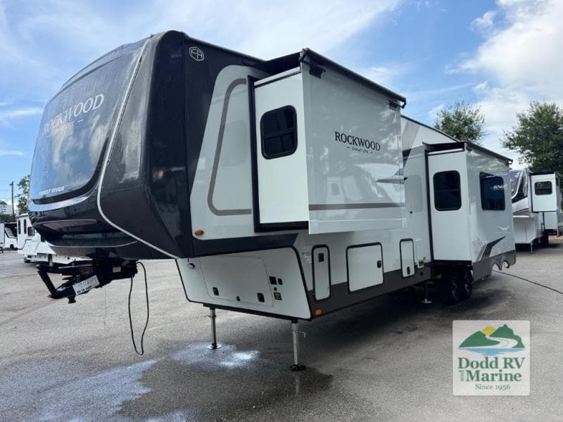 2027 Forest River ROCKWOOD SIGNATURE 404SRK Photo in Yorktown VA 23692