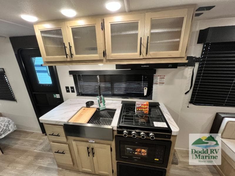 New 2027 Forest River CHEROKEE GREY WOLF 20RDSE - photo - 8