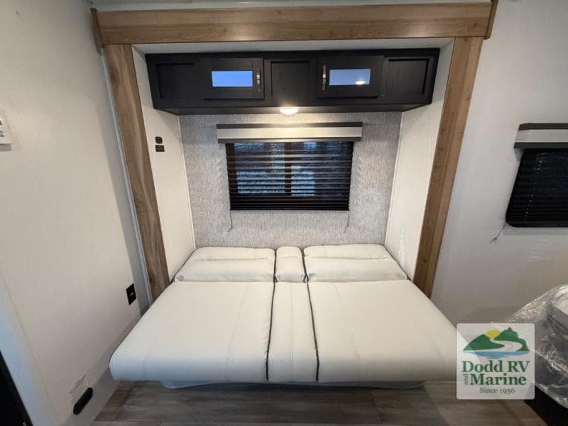 Pre-Owned 2023 Coachman Freedom Express 192RBS - photo - 14